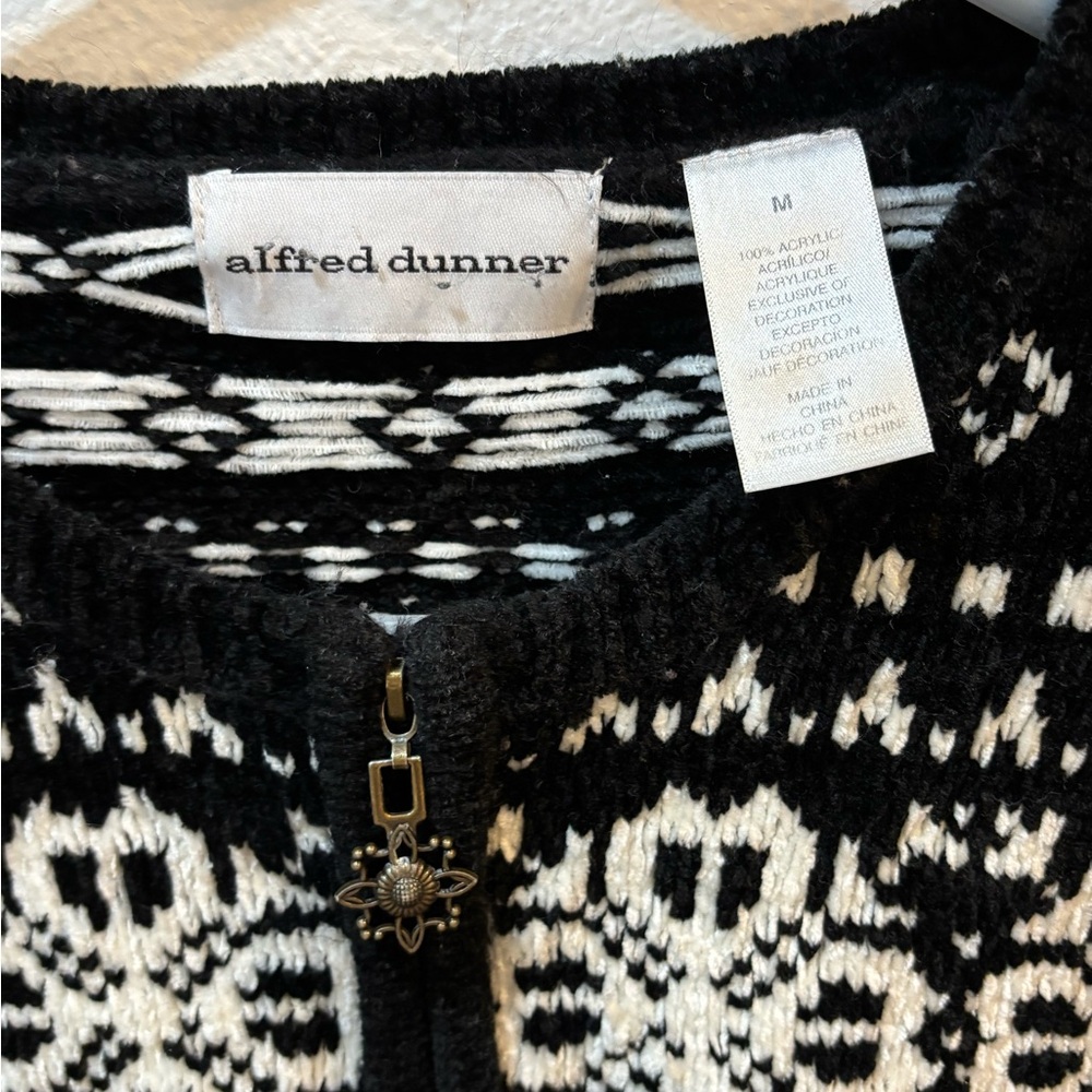 Alfred Dunner Embroidered Ice Skater Fair Isle Zip Cardigan M - Picture 3 of 11
